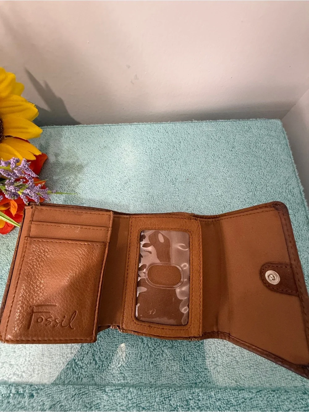 Fossil classic trifold